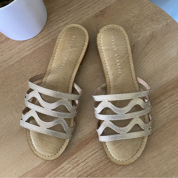 NEW Kelly & Katie Kenzy Gold Sandals - Picture 2 of 9